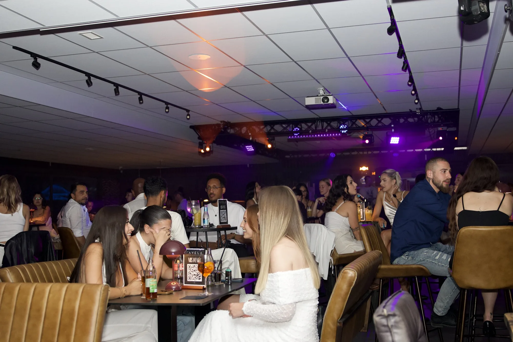 Photo White Party Favela Bar