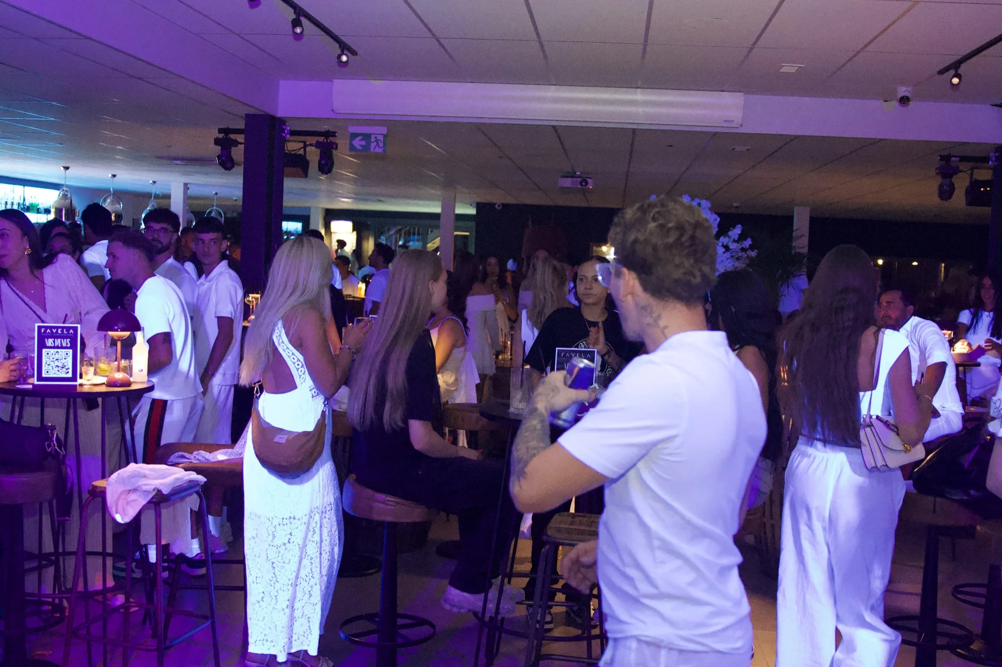 Photo White Party Favela Bar