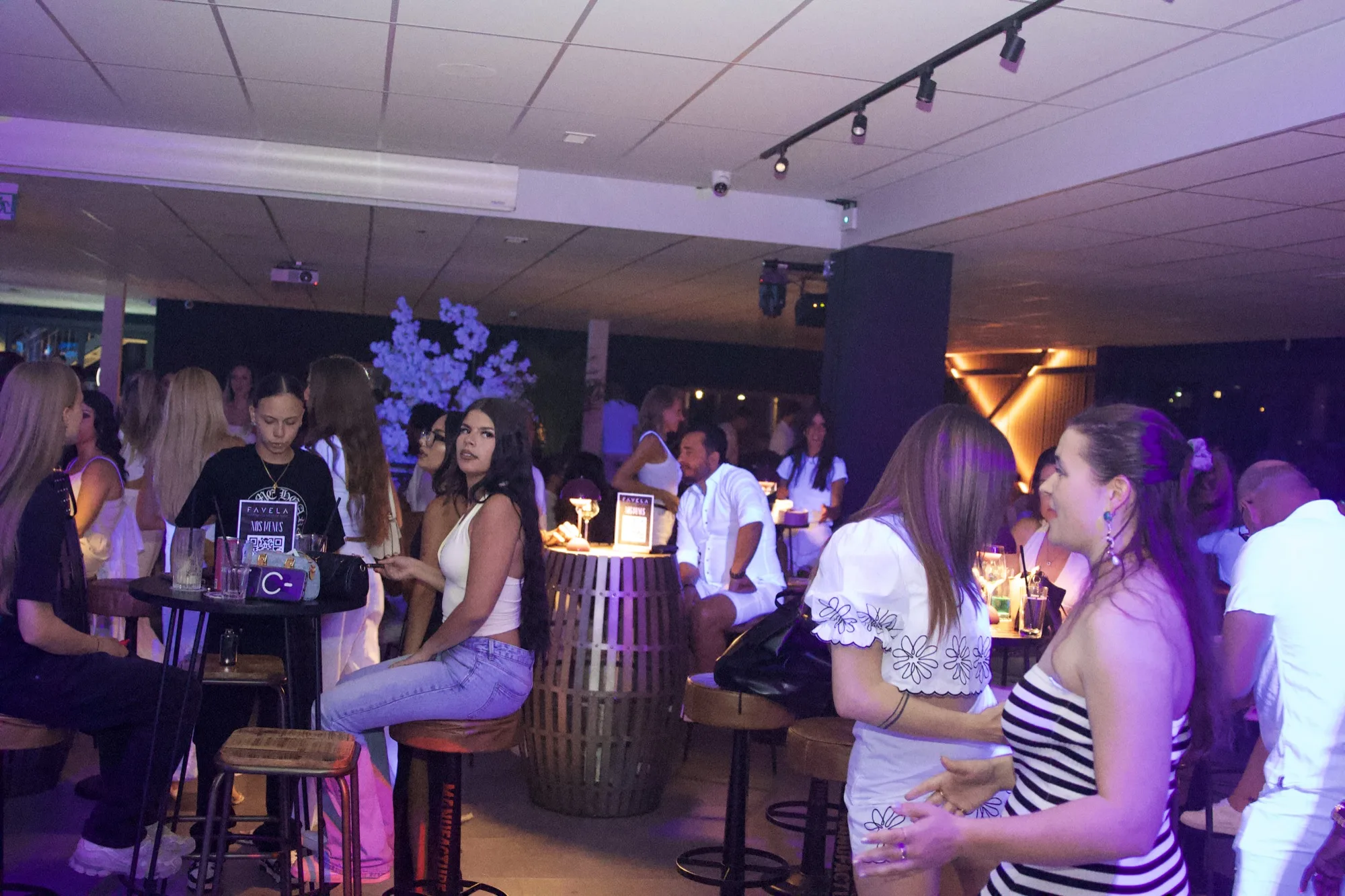 Photo White Party Favela Bar