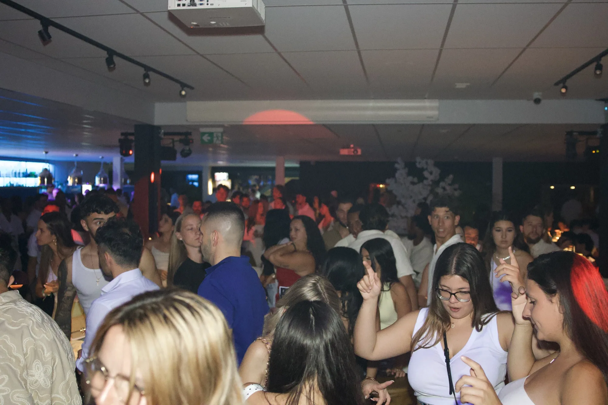Photo White Party Favela Bar