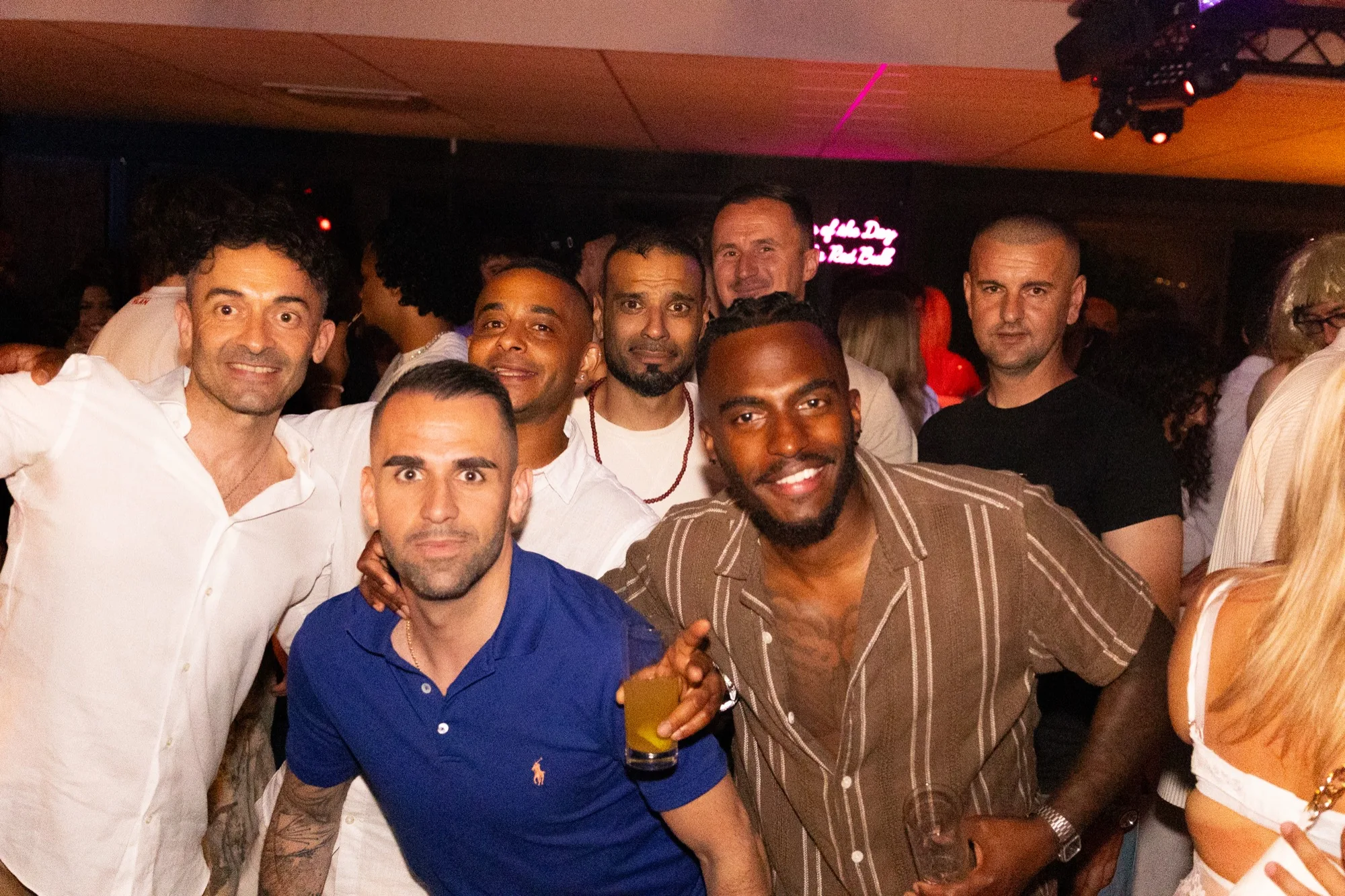 Photo White Party Favela Bar