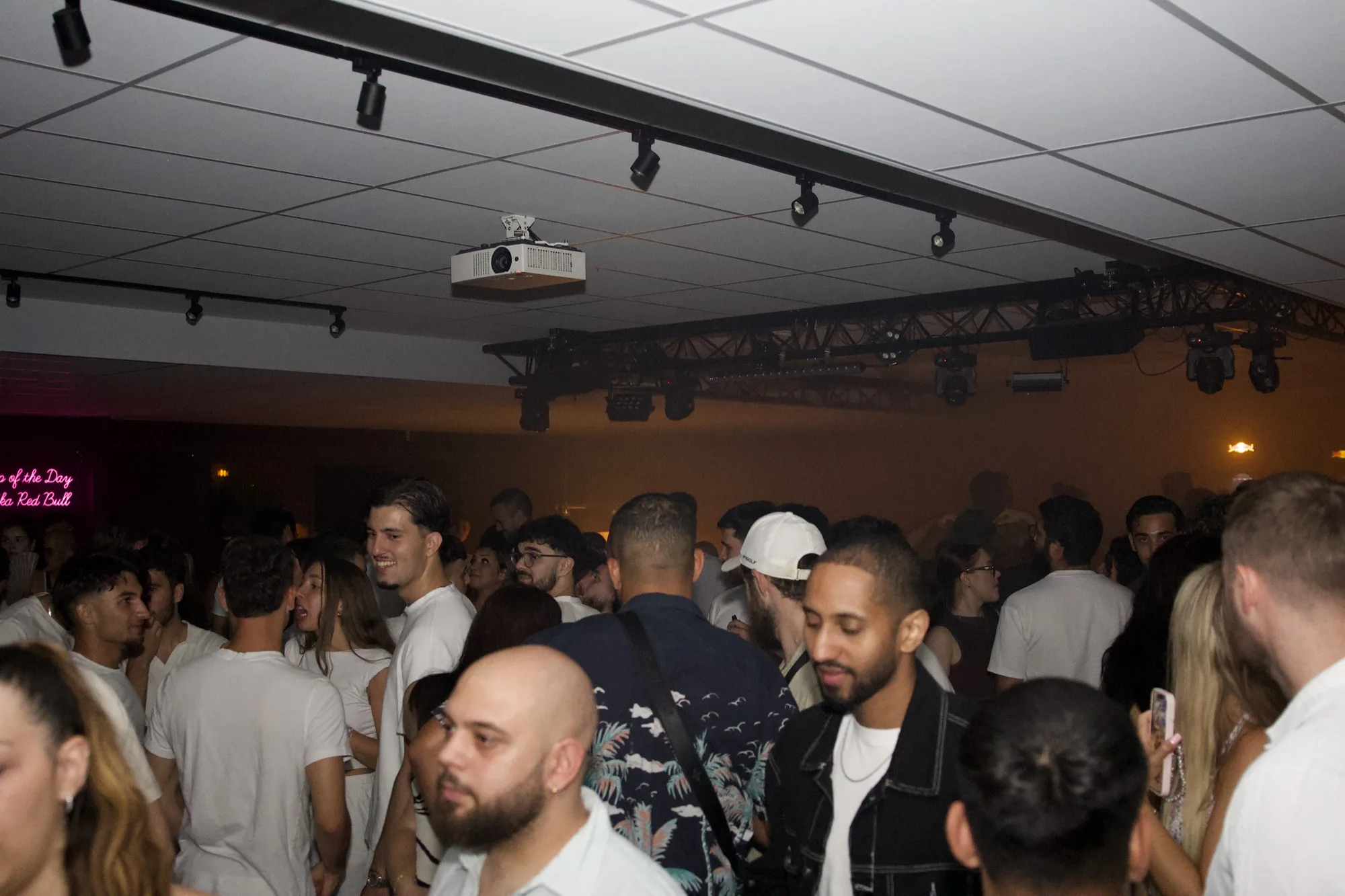 Photo White Party Favela Bar